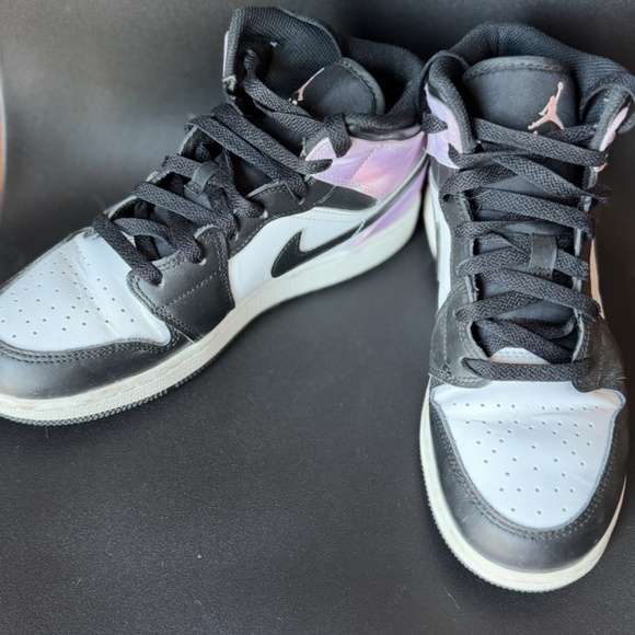 Air Jordan 1 Mid SE ‘Zen Master.’ - Picture 2 of 3